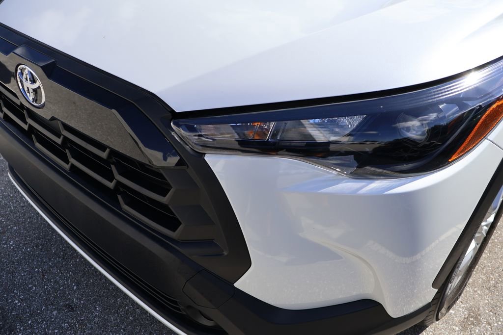 Used 2026 Toyota Corolla Cross LE FWD image 3
