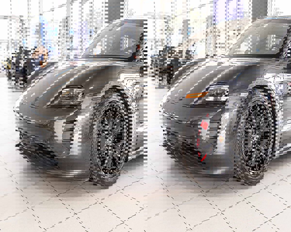 Used 2022 Porsche Taycan GTS image 5