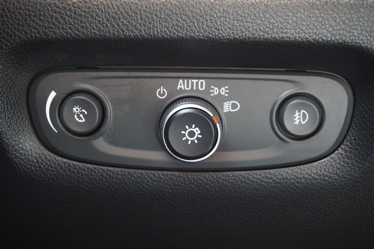 Used 2019 Chevrolet Traverse LT w/ LT Premium Package AWD/4WD image 18
