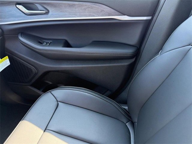 New 2025 Jeep Grand Cherokee L Limited w/ Black Appearance Package image 30