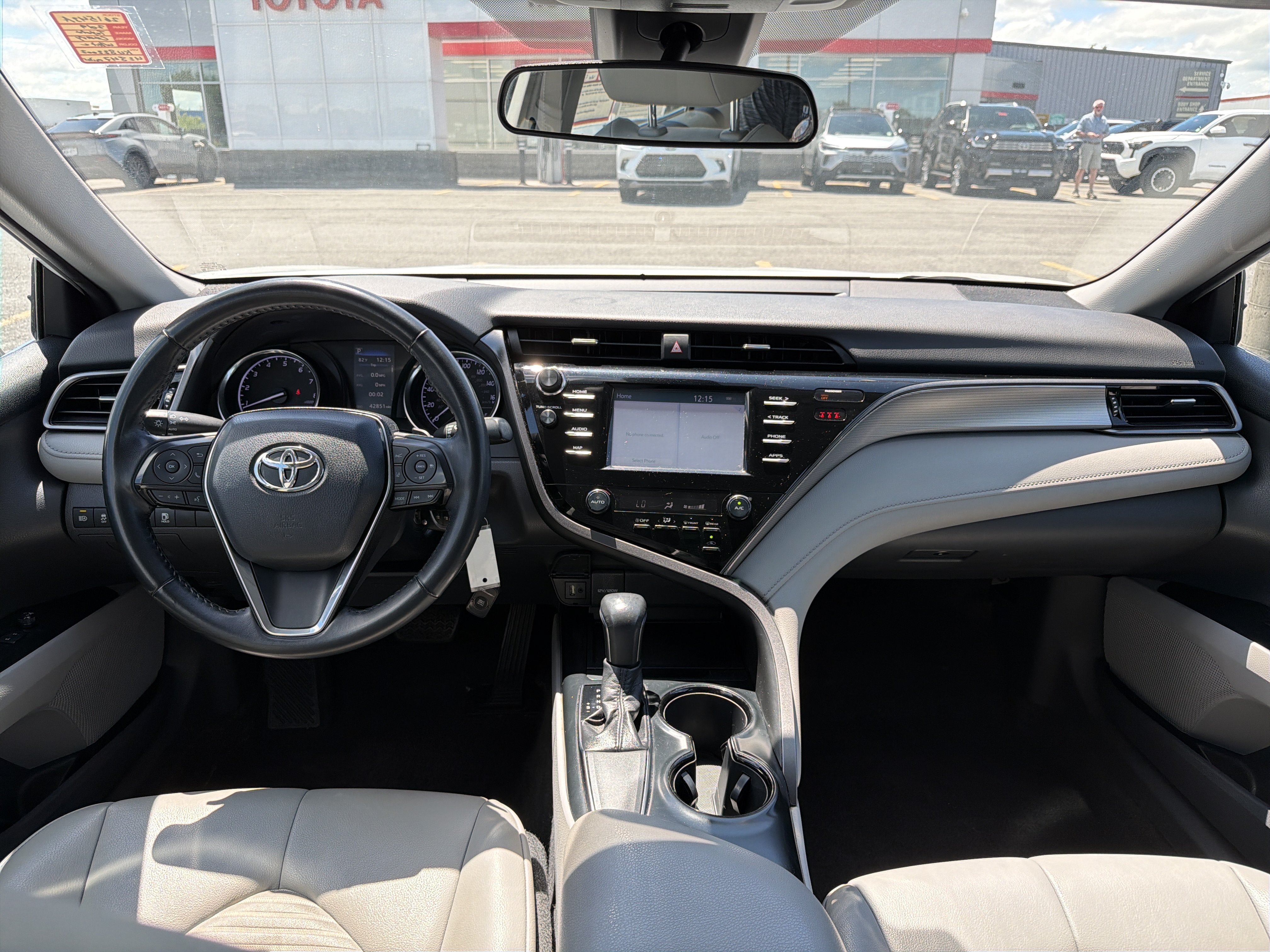 Used 2019 Toyota Camry SE FWD image 11