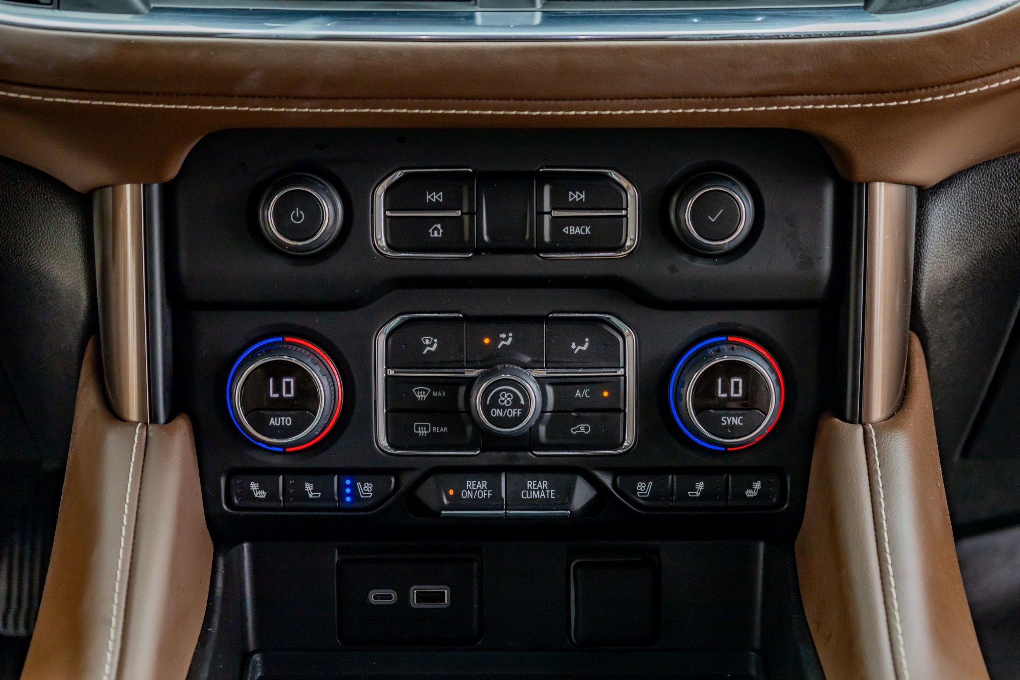 Used 2024 Chevrolet Suburban High Country image 27