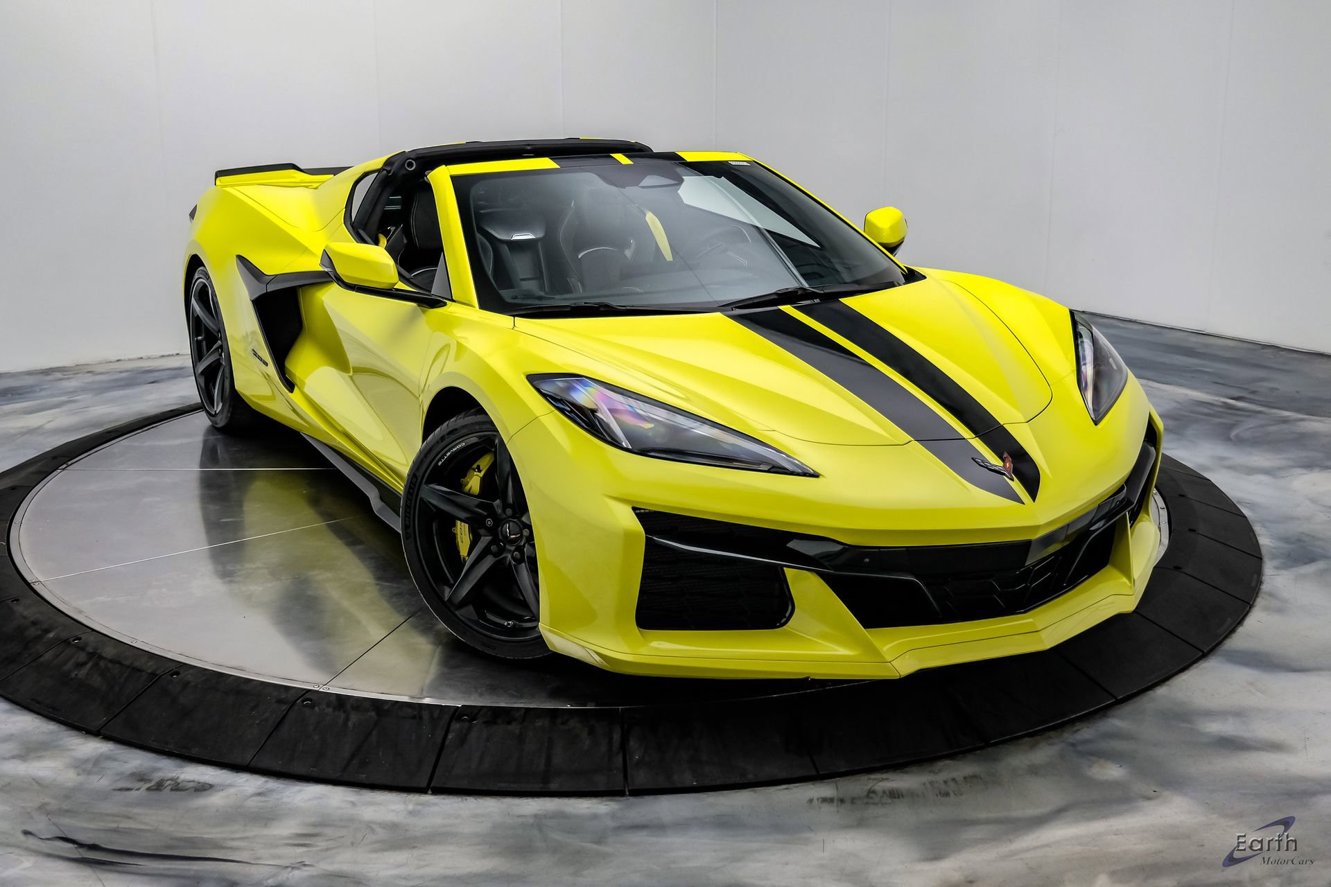 Used 2024 Chevrolet Corvette Z06 w/ Stealth Interior Trim Package RWD image 33