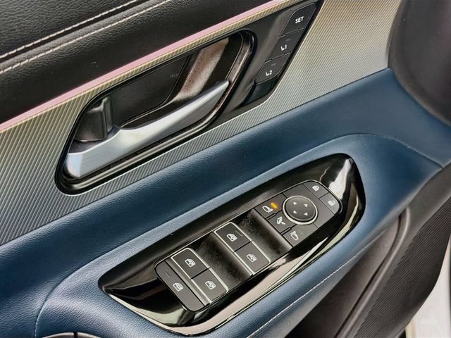 Used 2025 Nissan Murano Platinum AWD/4WD image 18