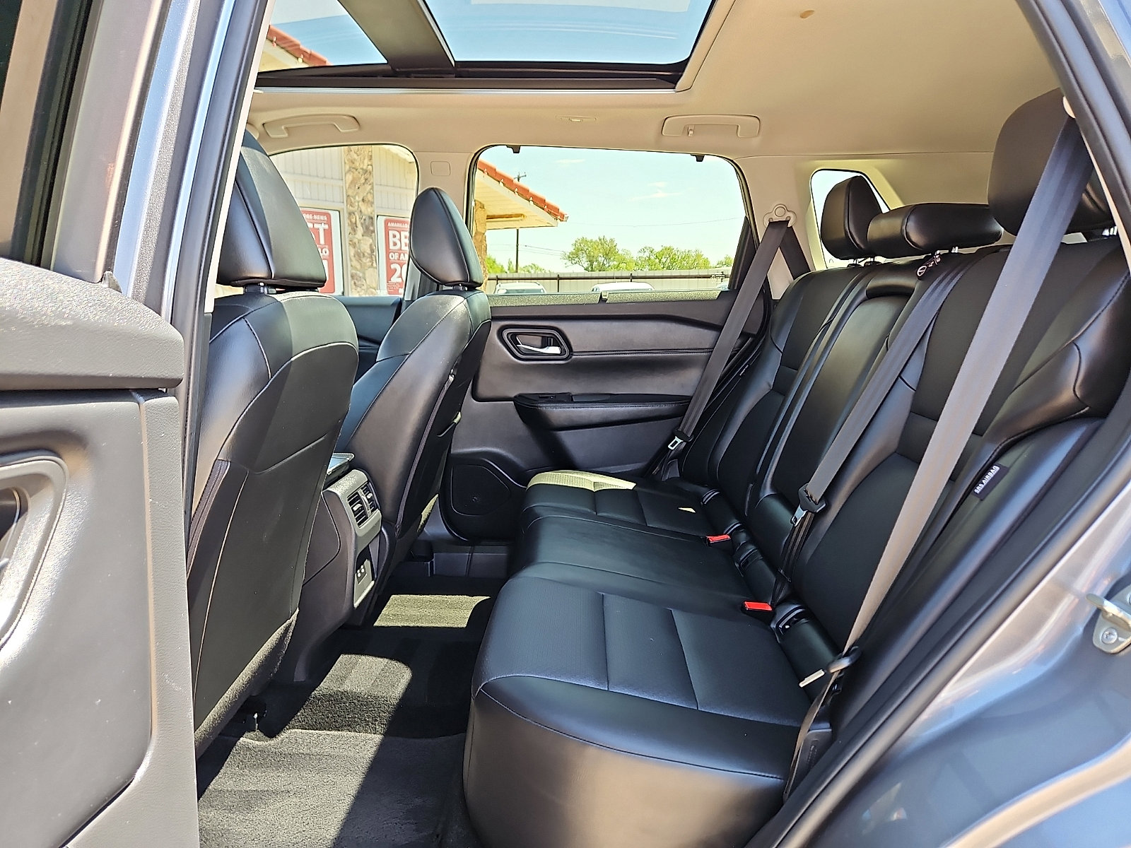 Used 2025 Nissan Rogue SV w/ SV Premium Package FWD image 9