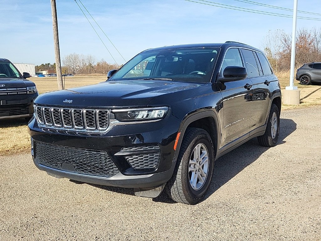 Used 2023 Jeep Grand Cherokee Laredo image 6