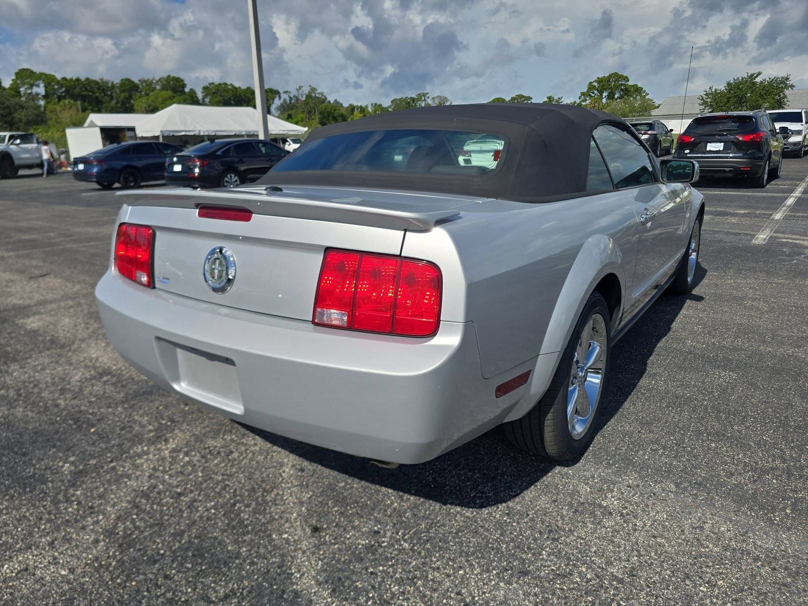 Used 2007 Ford Mustang Premium RWD image 4