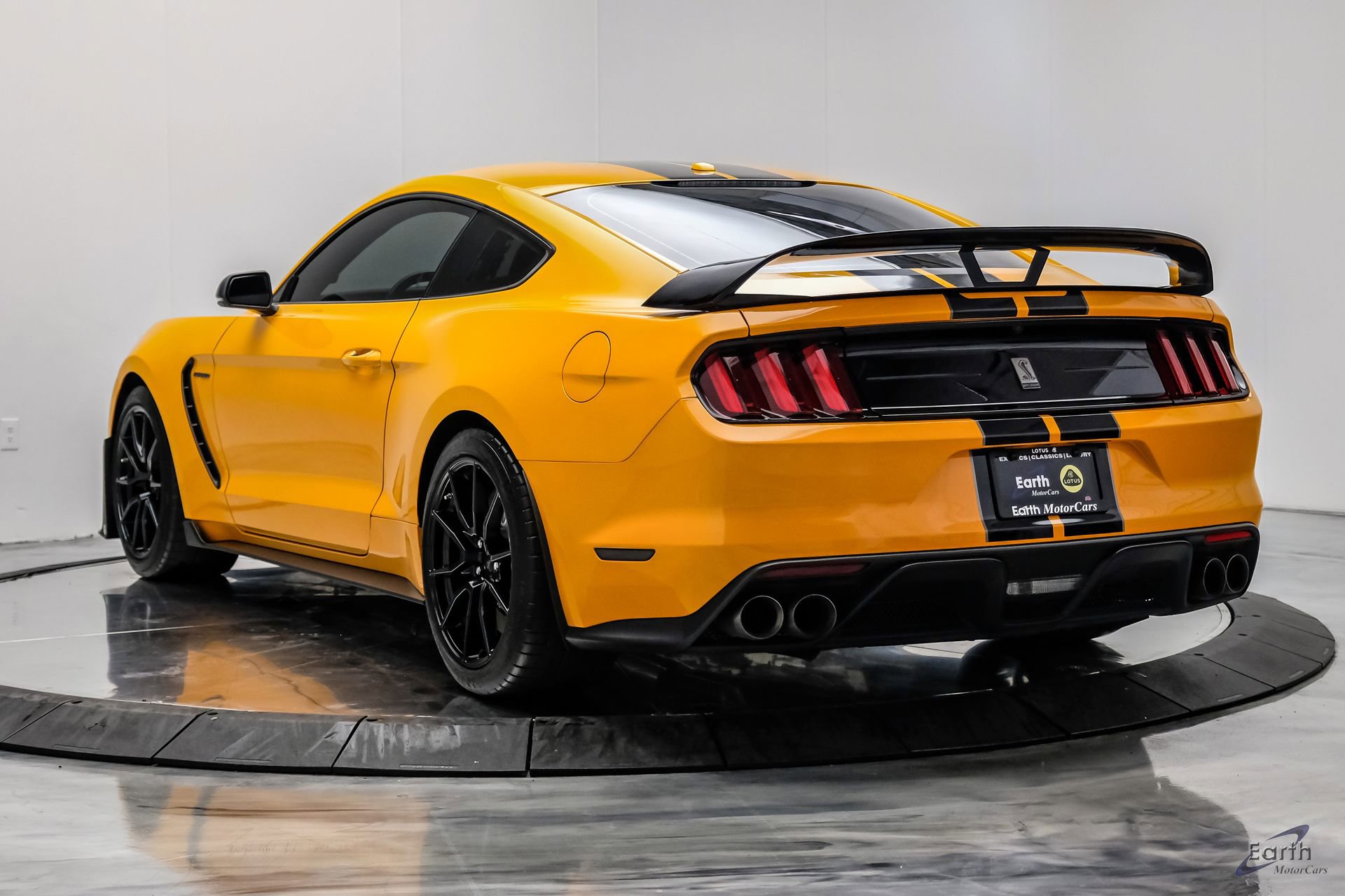 Used 2019 Ford Mustang Shelby GT350 w/ Technology Package RWD image 11