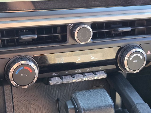Used 2025 Toyota Tacoma TRD Off-Road AWD/4WD image 27