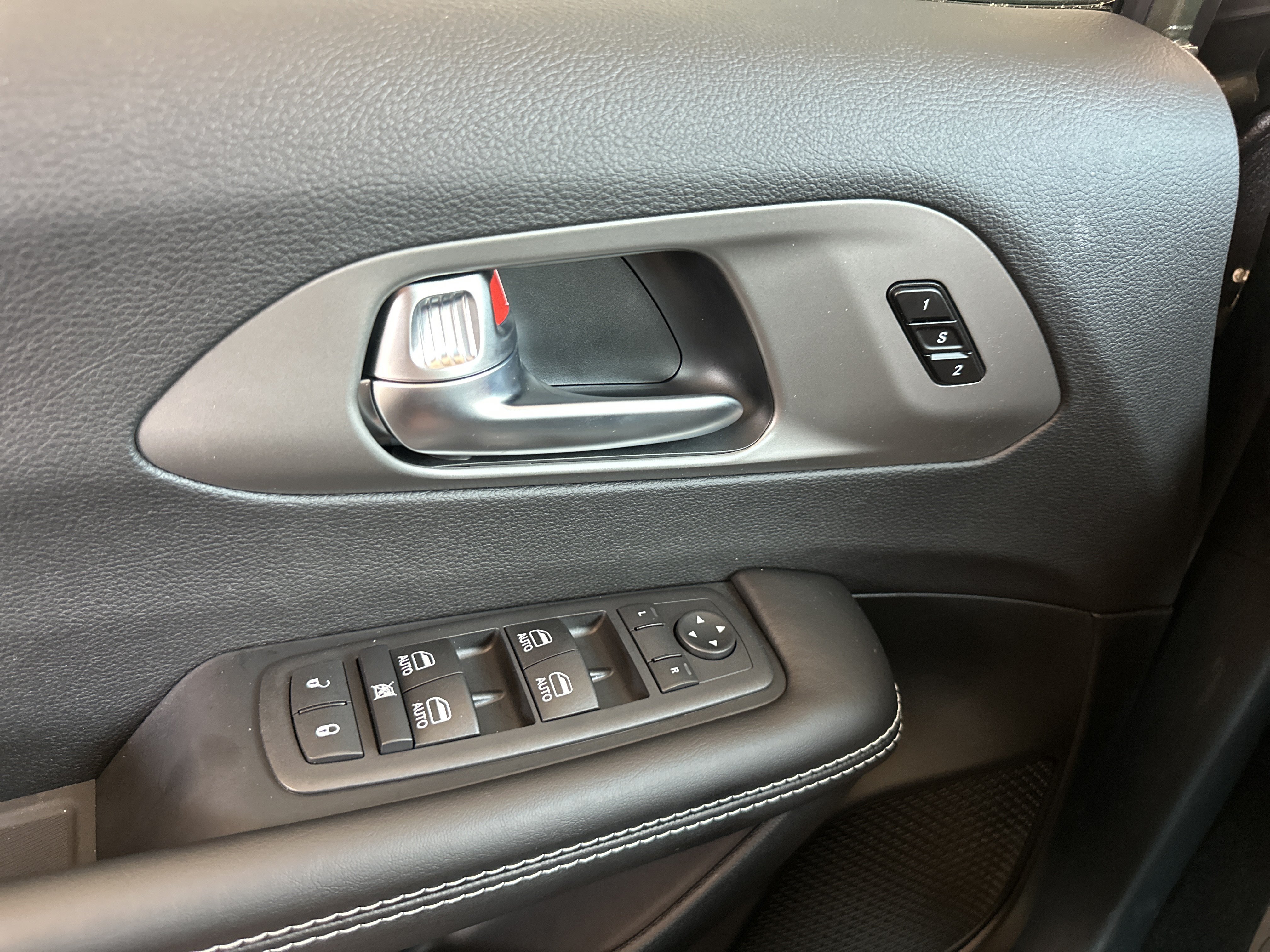 New 2027 Chrysler Pacifica Select AWD/4WD image 12