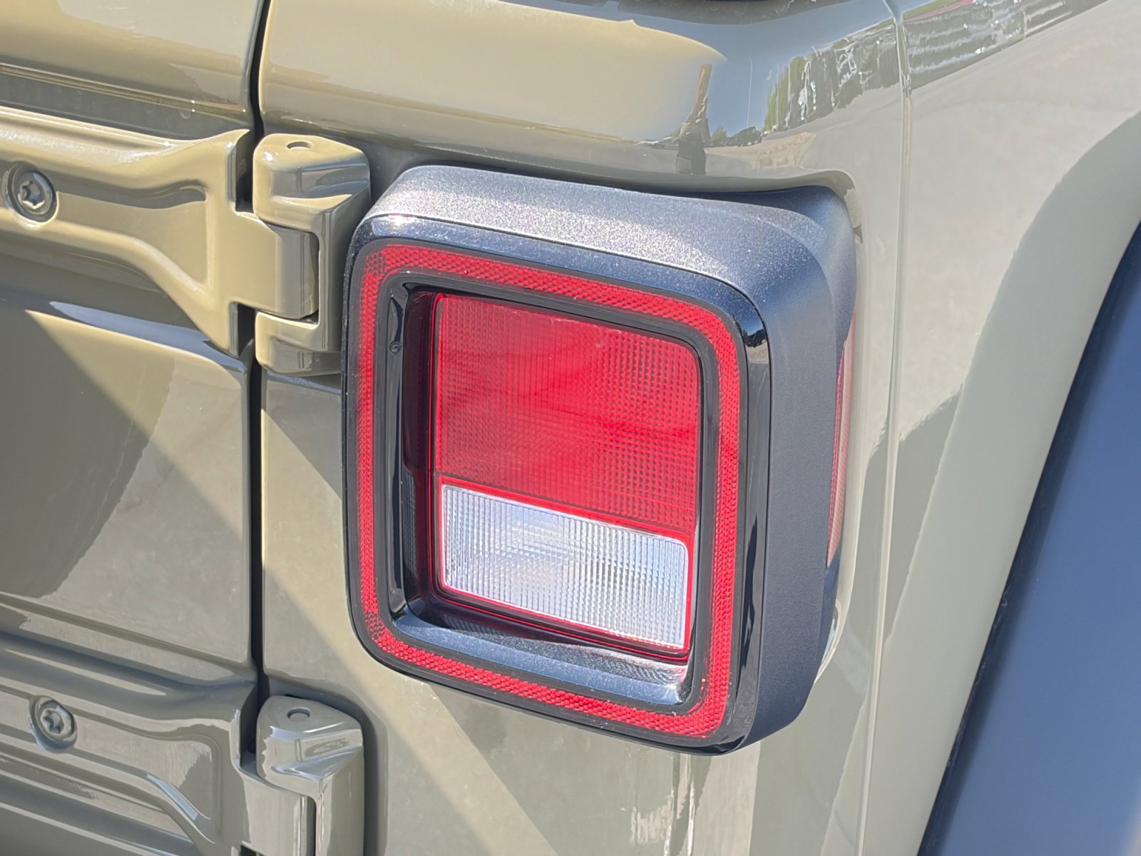 Used 2025 Jeep Wrangler Sport AWD/4WD image 27