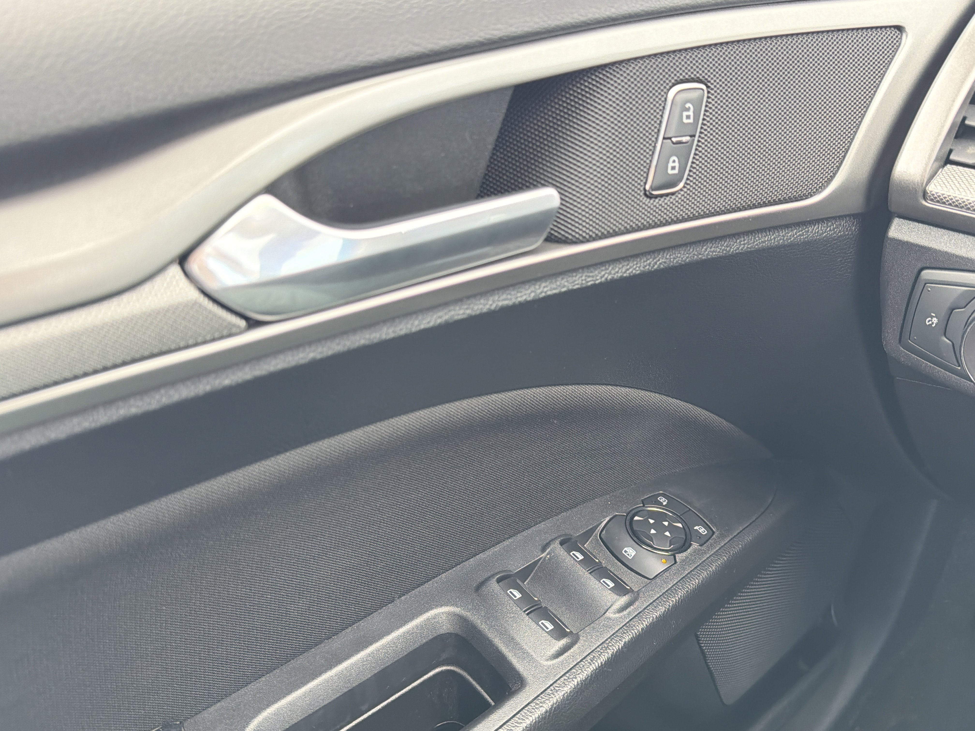 Used 2019 Ford Fusion SE image 23