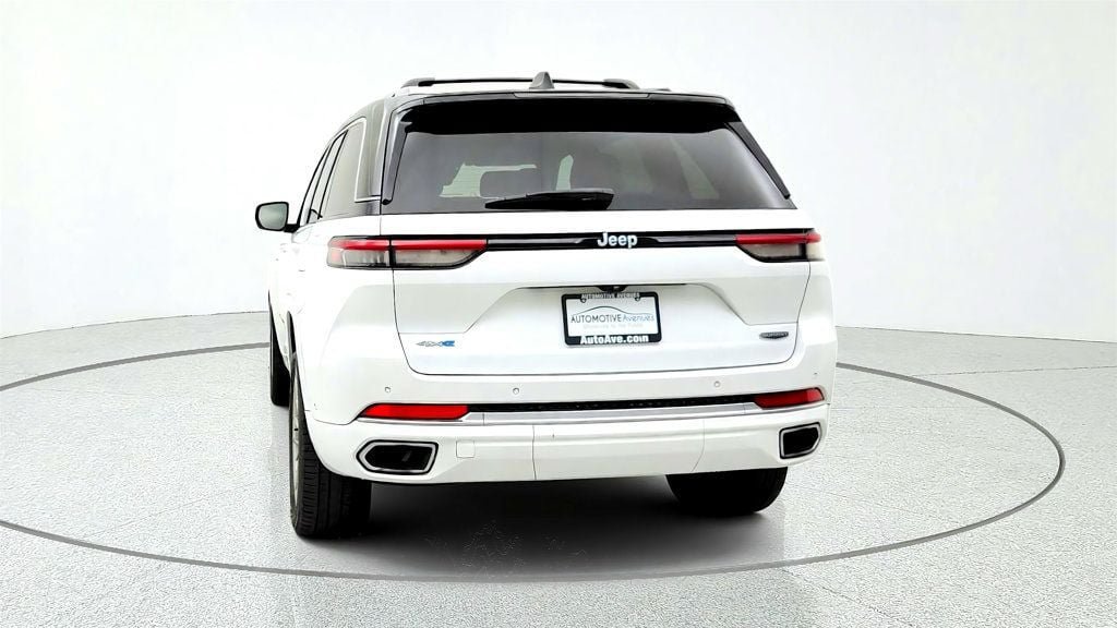 Used 2023 Jeep Grand Cherokee Summit w/ Luxury Tech Group V AWD/4WD image 6