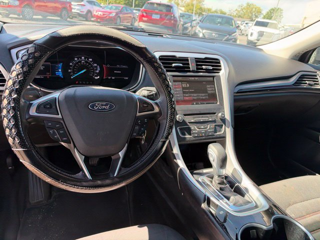 Used 2016 Ford Fusion SE FWD image 16