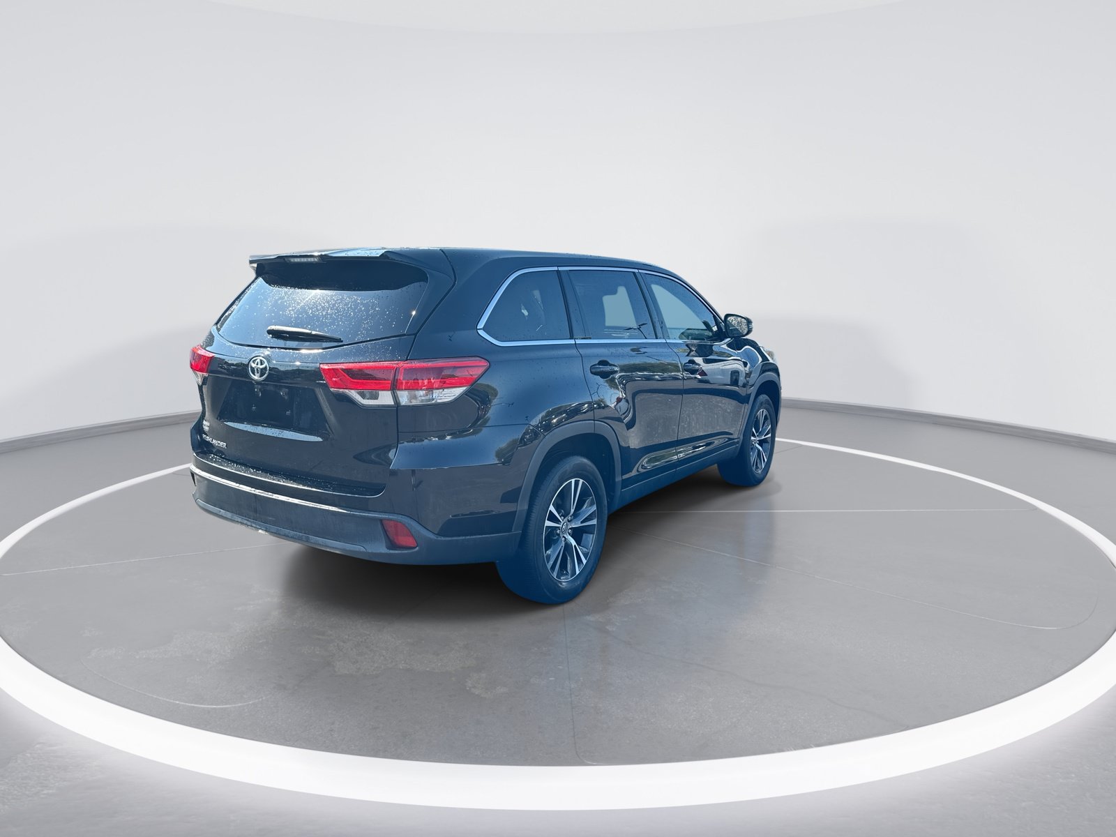 Used 2019 Toyota Highlander LE FWD image 9