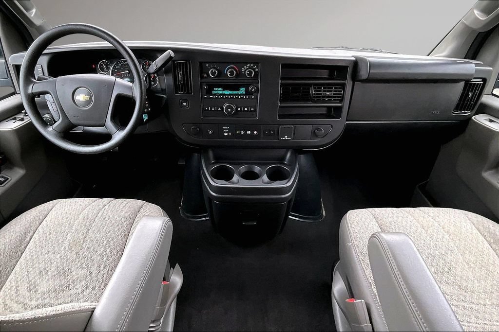 Used 2025 Chevrolet Express 3500 LT w/ LT Preferred Equipment Group RWD image 8
