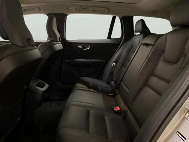 Used 2025 Volvo V60 B5 Cross Country Plus AWD/4WD image 64