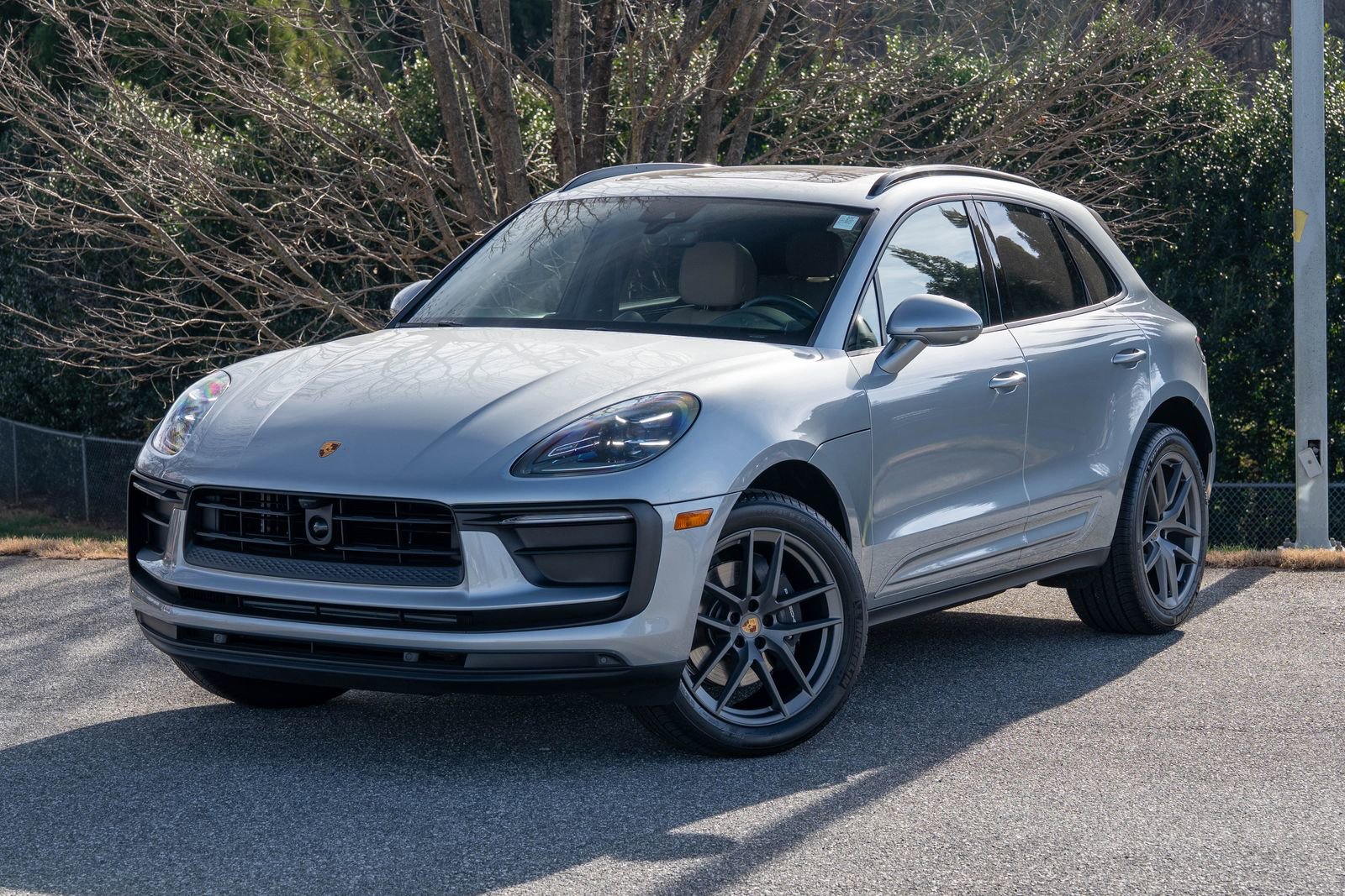Certified 2025 Porsche Macan image 1
