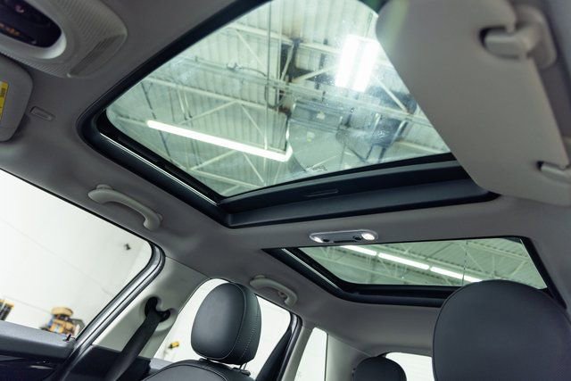 Used 2021 MINI Cooper 4-Door Hardtop image 13