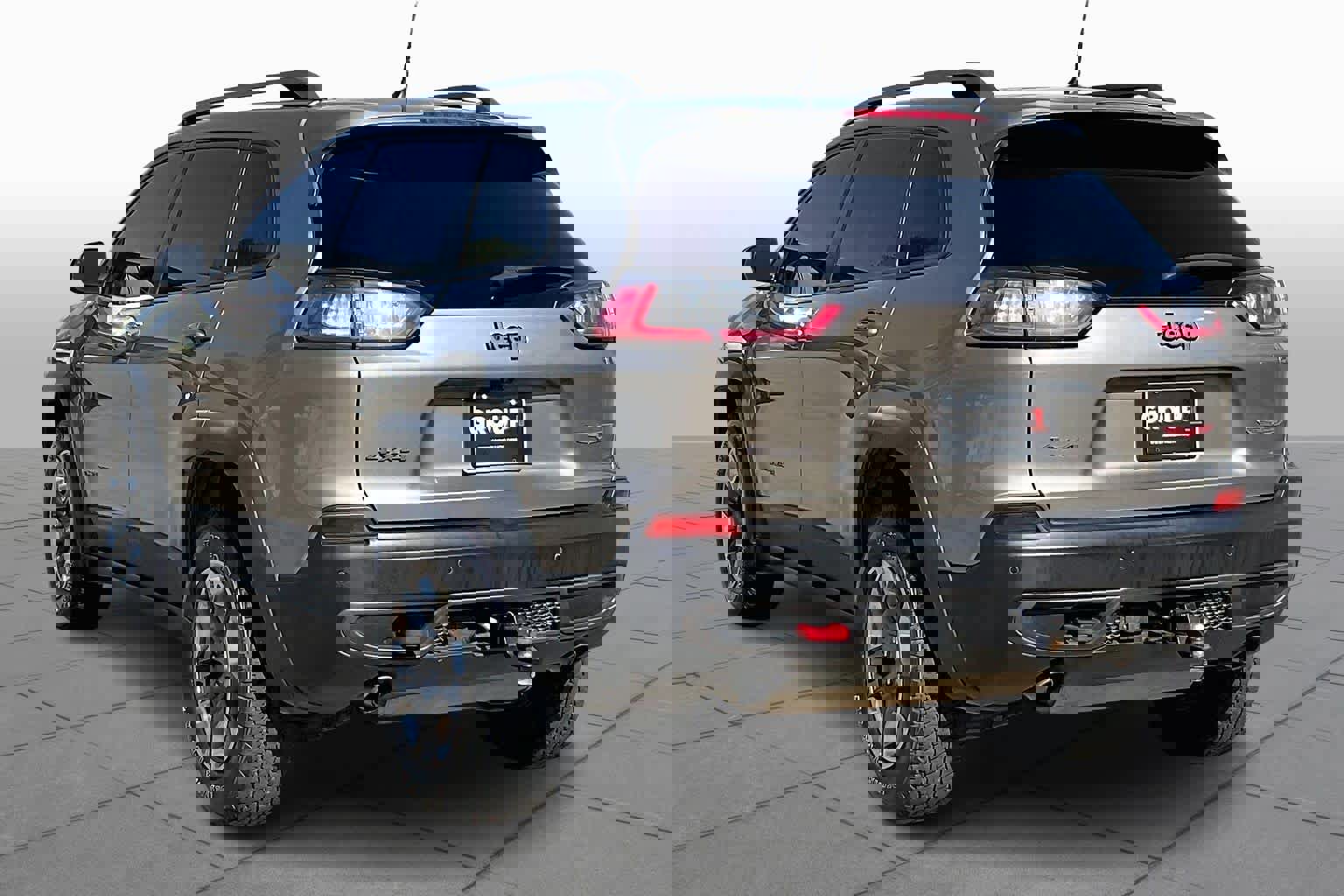 Used 2019 Jeep Cherokee Trailhawk image 12