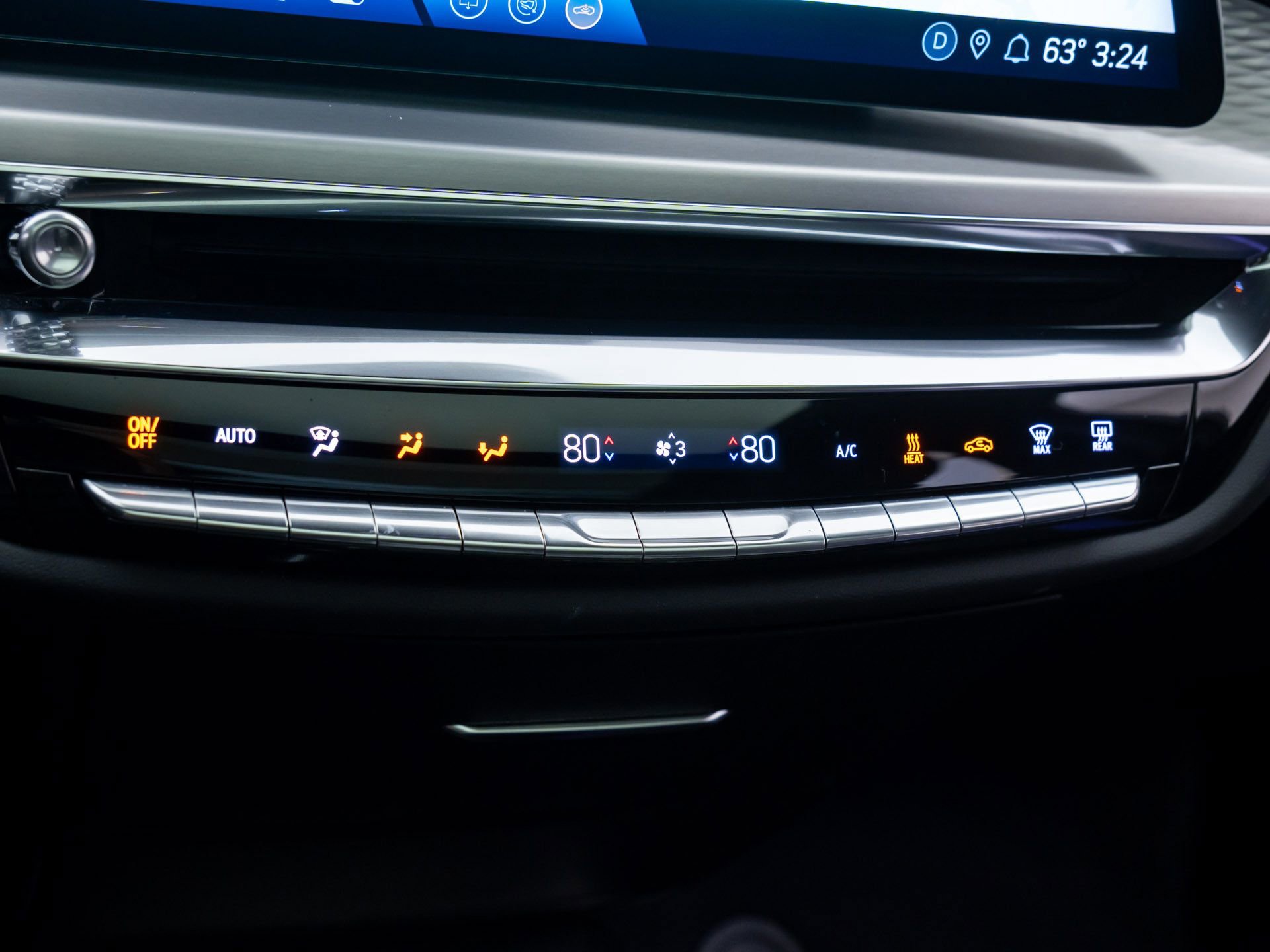 Certified 2025 Cadillac Lyriq Luxury w/ LPO, Floor Liner Package image 31