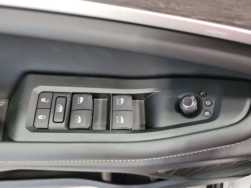 New 2025 Jeep Grand Cherokee L Limited w/ Black Appearance Package image 32