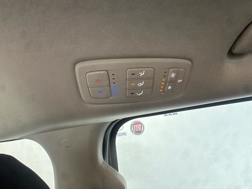 Used 2023 Kia Carnival LX FWD image 31