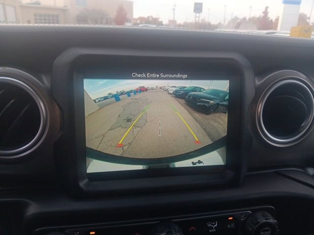 Used 2018 Jeep Wrangler Unlimited Sahara image 17