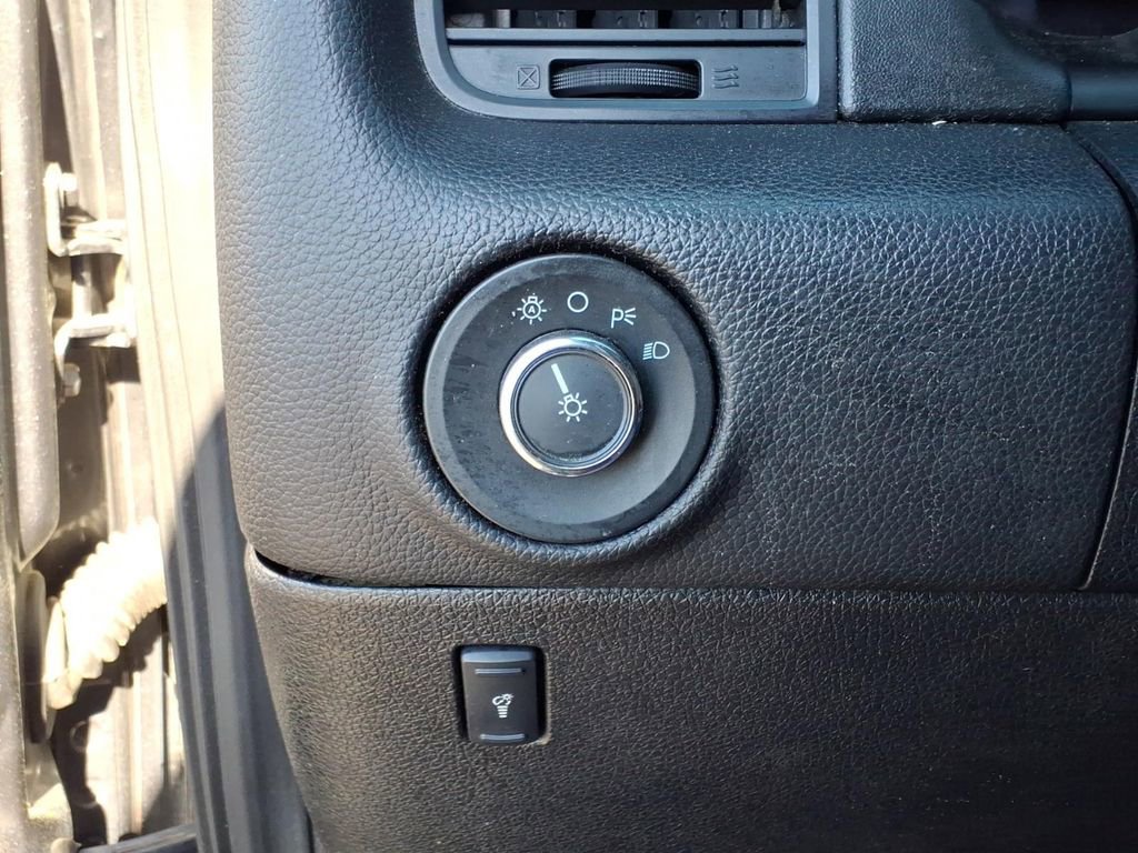 Used 2017 Lincoln Navigator L Select RWD image 17