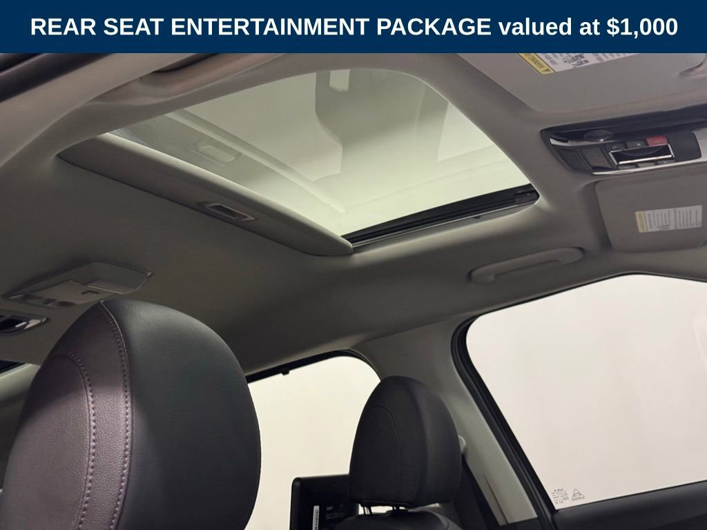 Used 2024 Kia Carnival SX Prestige image 3