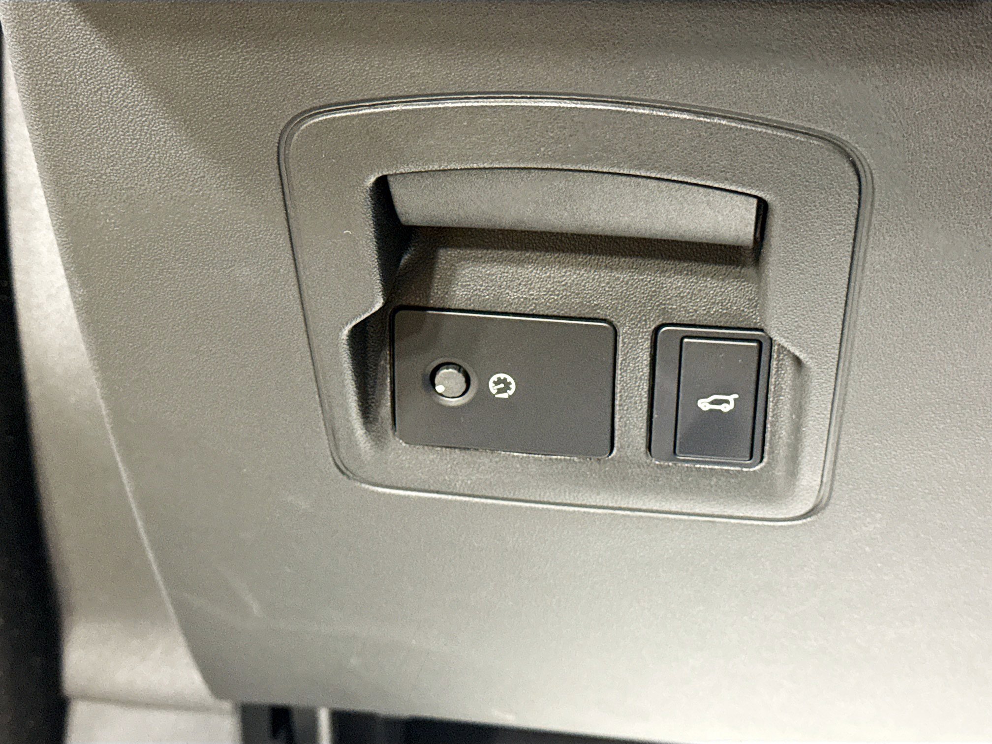 Certified 2026 Land Rover Range Rover Velar Dynamic SE AWD/4WD image 35