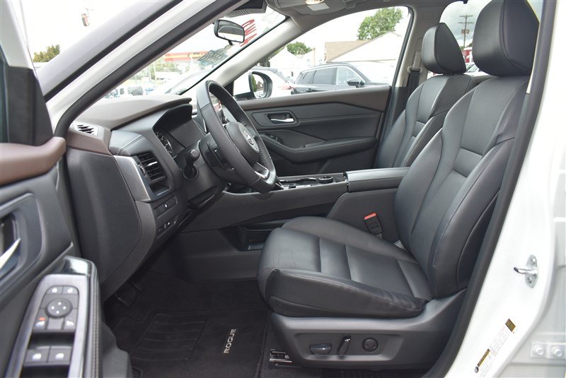 Used 2023 Nissan Rogue SV w/ SV Premium B Package AWD/4WD image 13