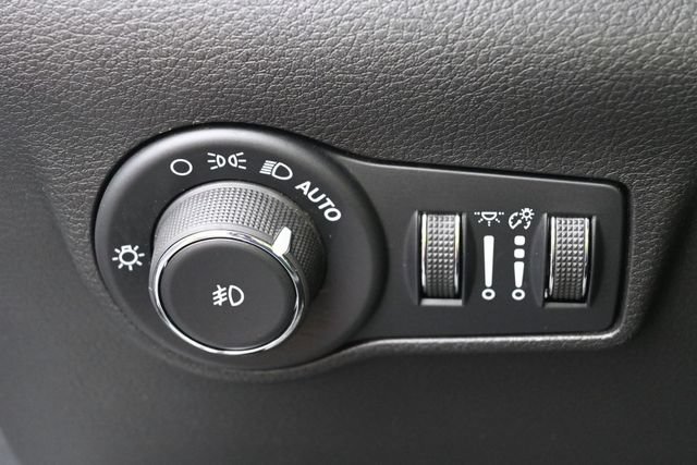 New 2026 Jeep Compass Trailhawk w/ Sun, Sound & Navigation Group AWD/4WD image 18