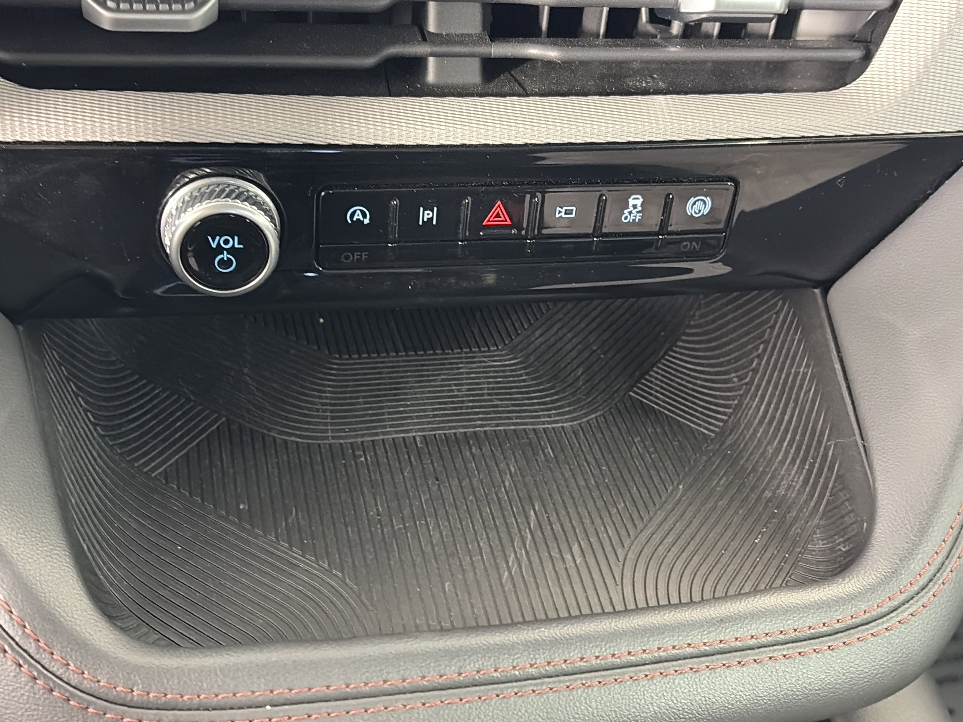 Used 2025 Ford Explorer Active image 28