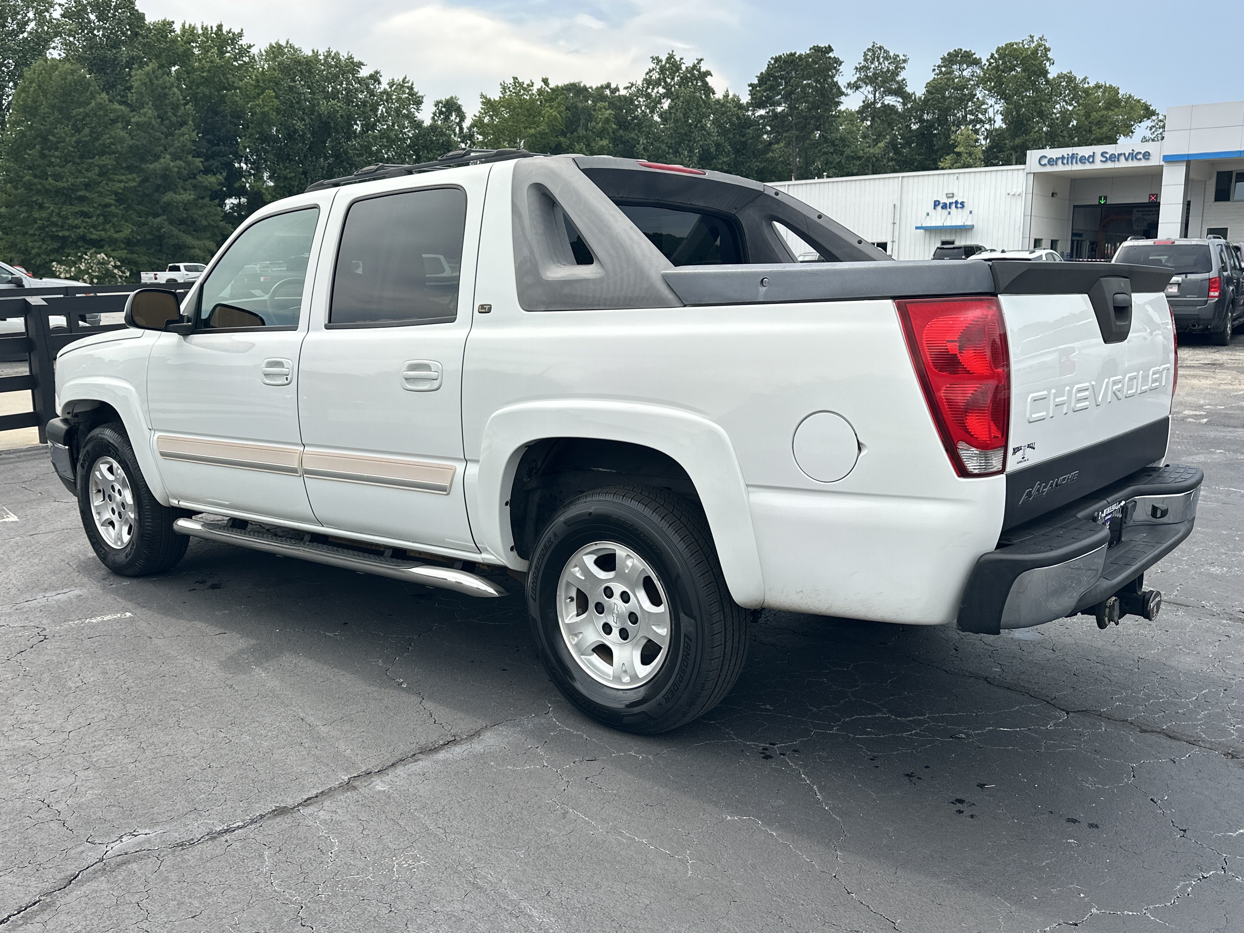 Used 2005 Chevrolet Avalanche Z66 w/ Sun And Sound Package RWD image 6