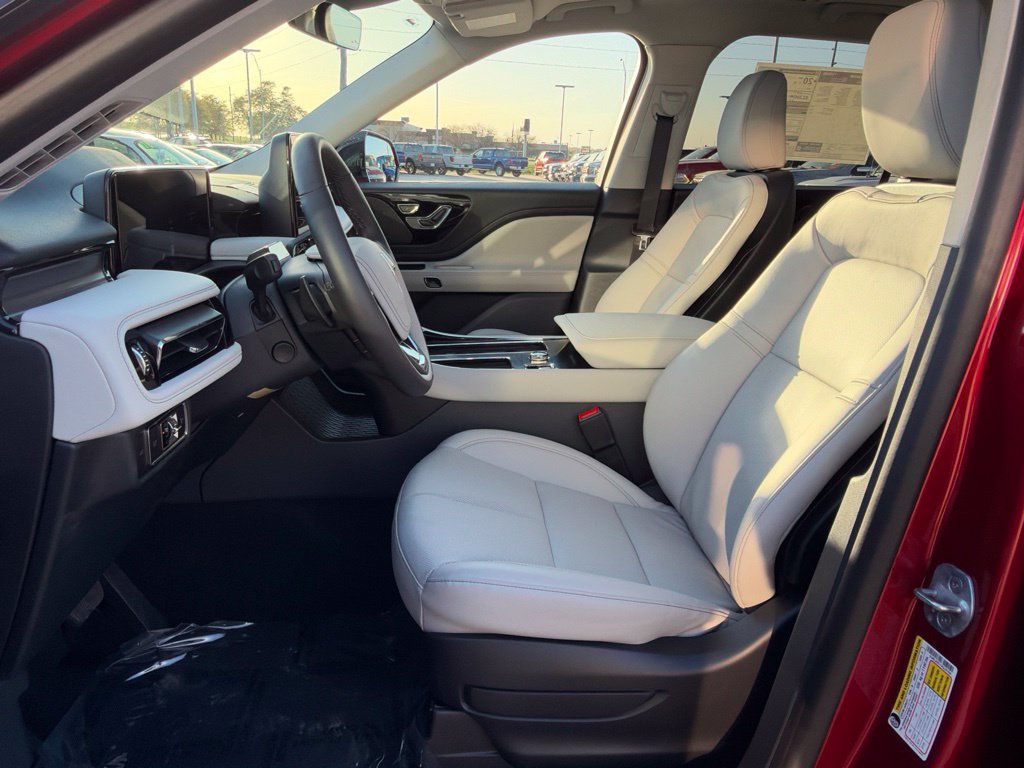 New 2027 Lincoln Aviator AWD image 4