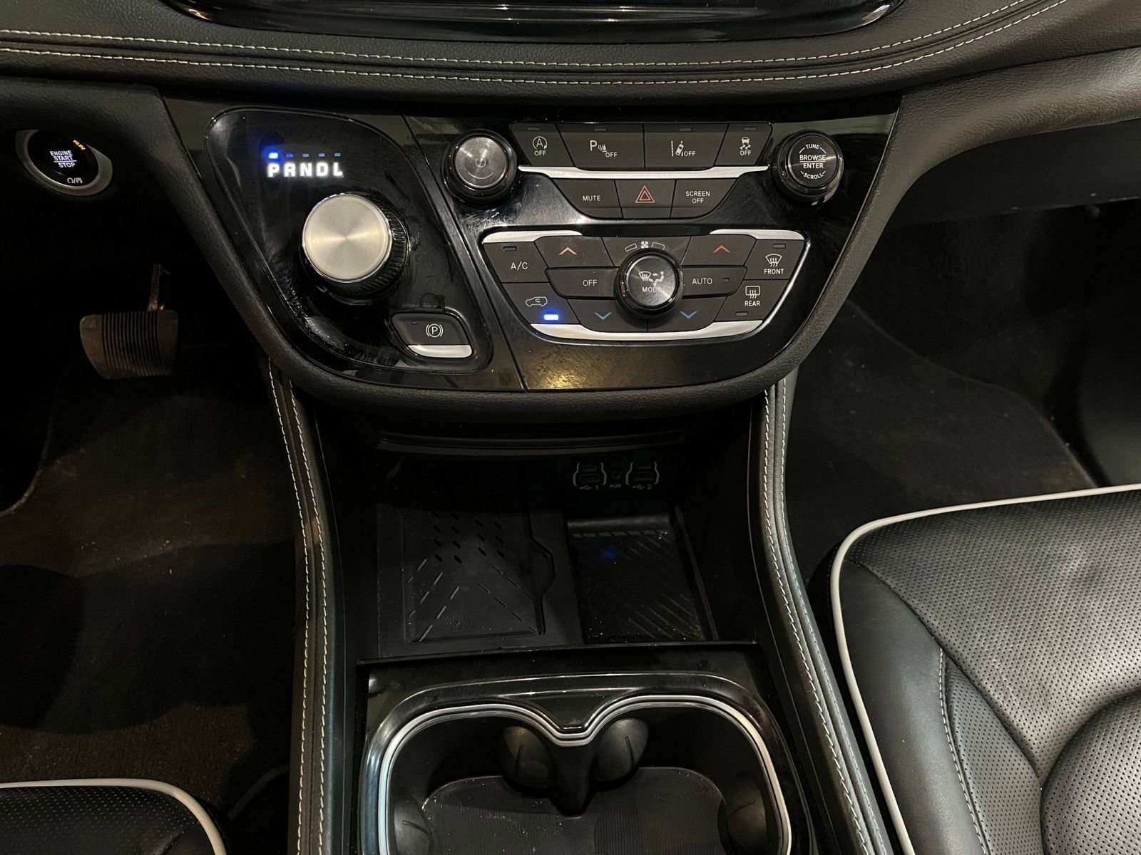 Used 2025 Chrysler Pacifica Limited image 45