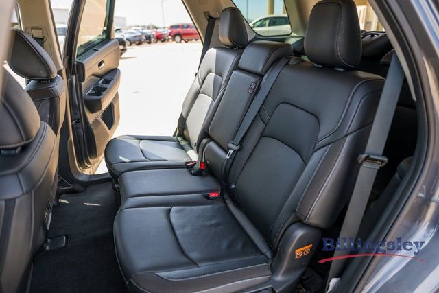 Used 2025 Nissan Pathfinder SL AWD/4WD image 11