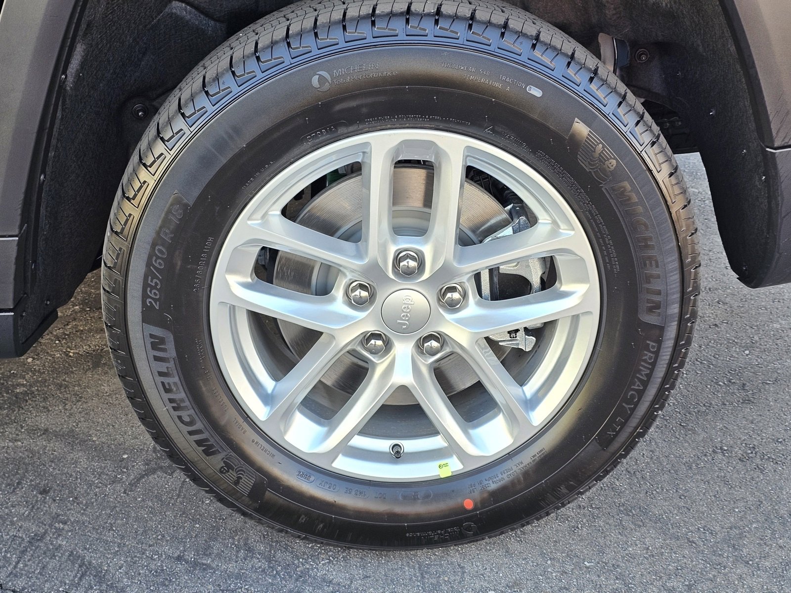 New 2025 Jeep Grand Cherokee L Laredo image 9