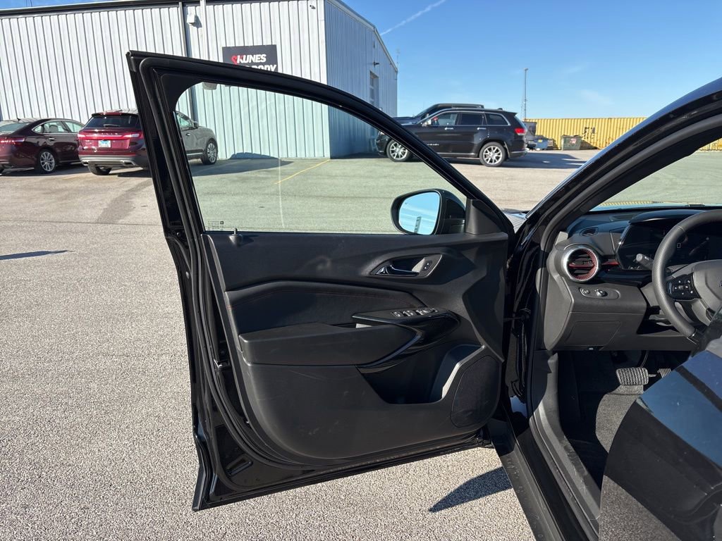 New 2026 Chevrolet Trax RS w/ Sunroof Package image 13