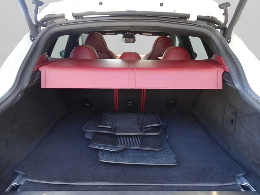 Used 2021 Aston Martin DBX image 19