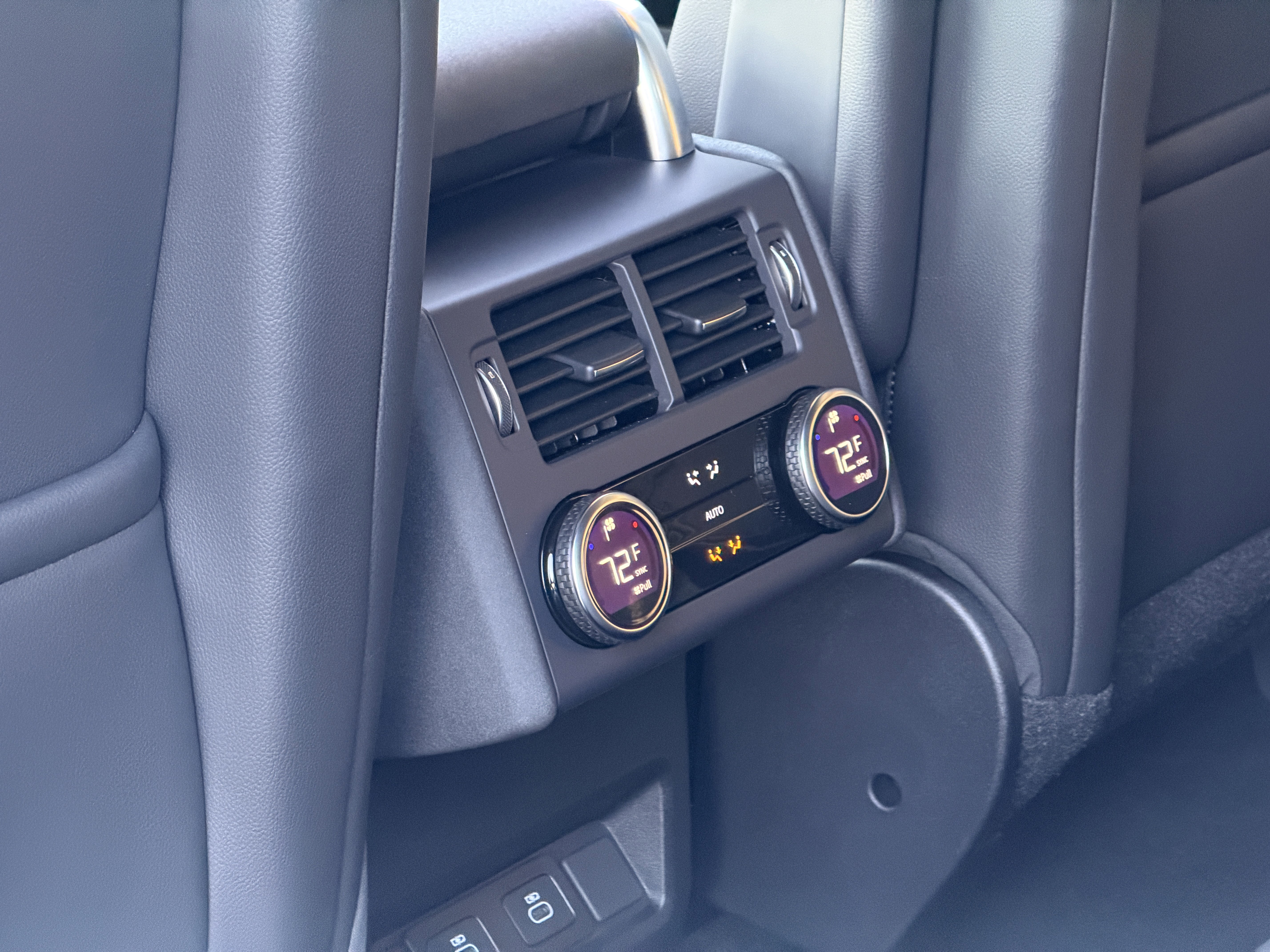 Certified 2025 Land Rover Discovery S image 17