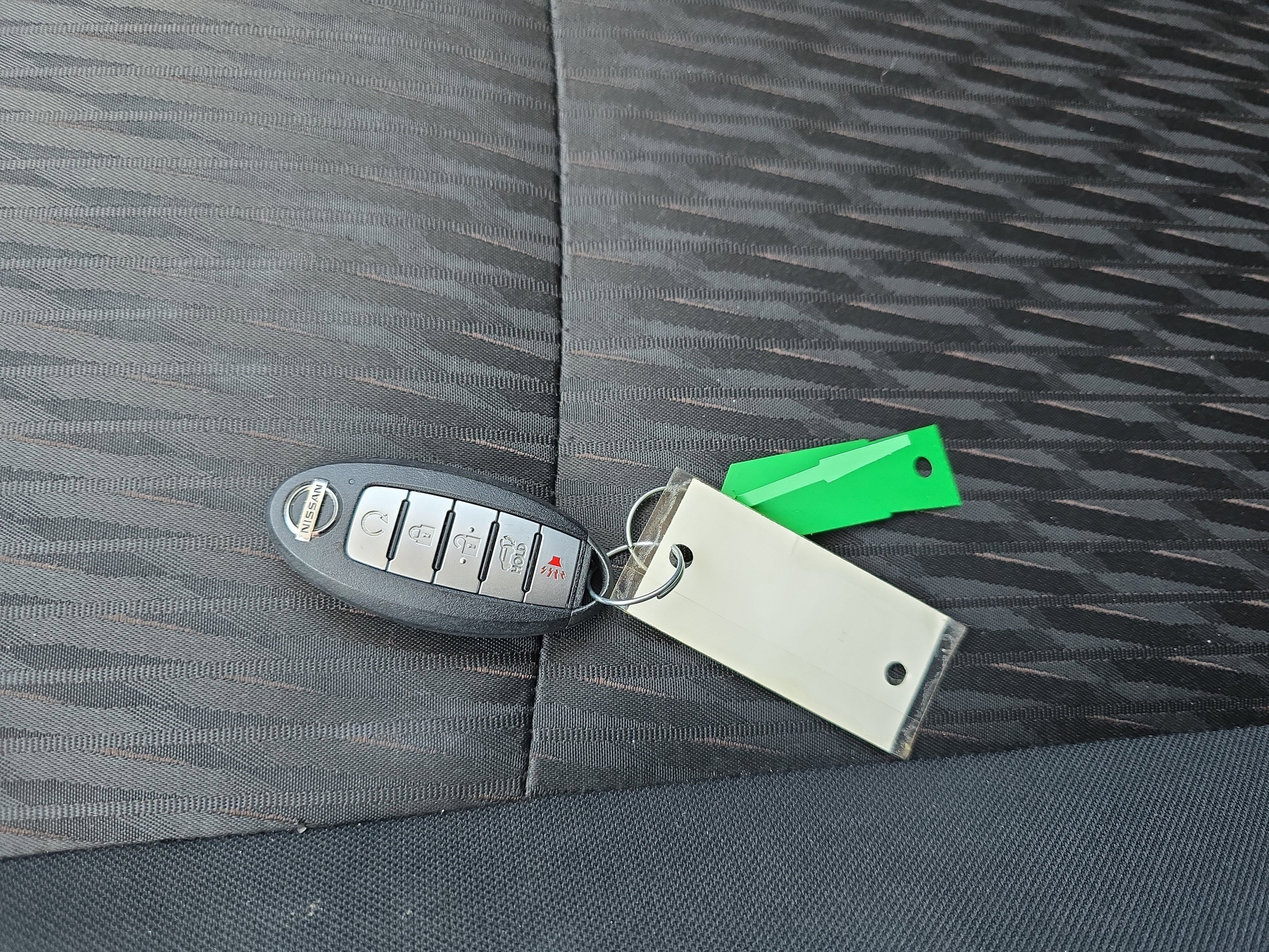 Used 2020 Nissan Rogue SV image 32