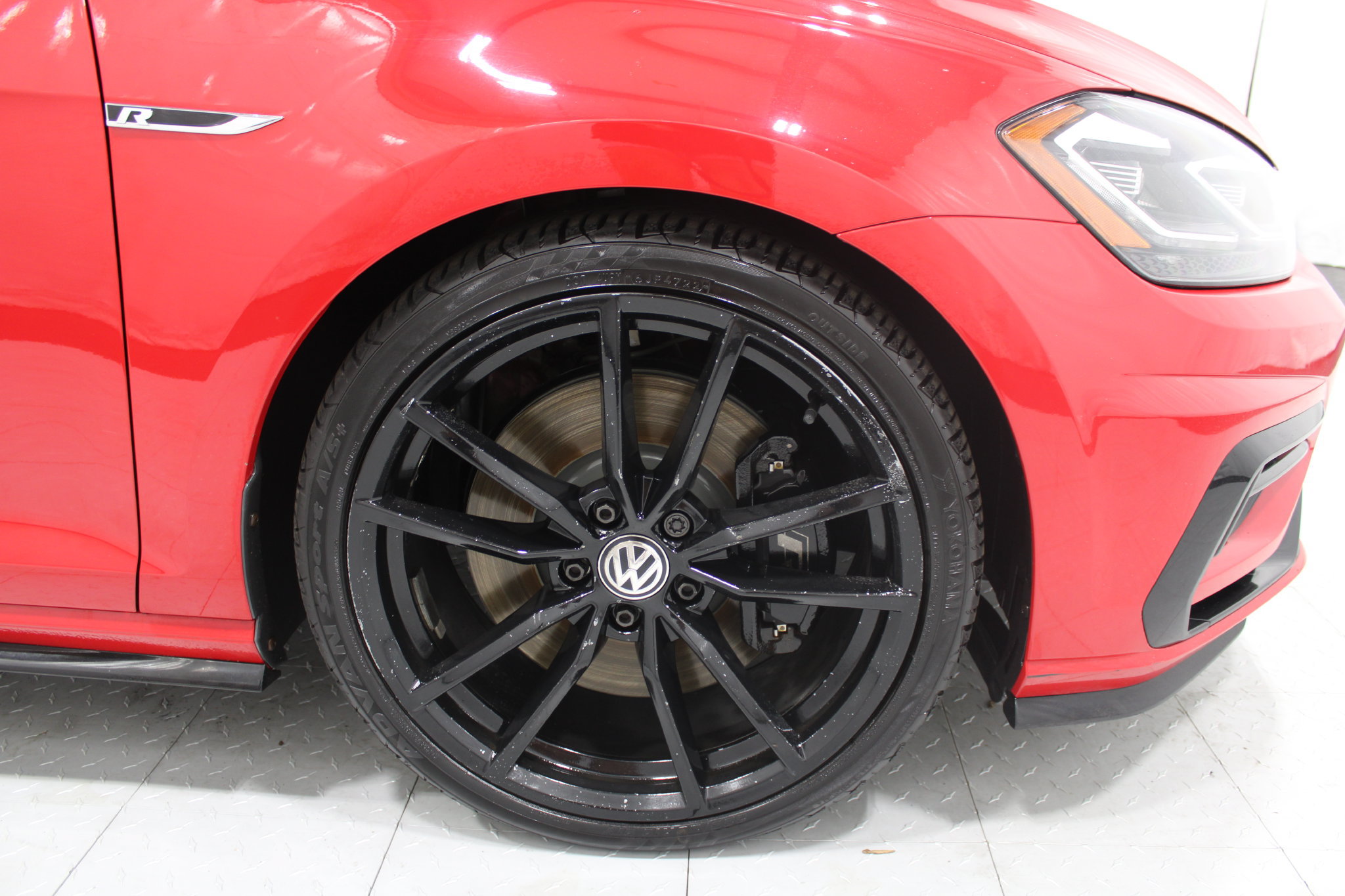 Used 2018 Volkswagen Golf R 4-Door AWD/4WD image 5