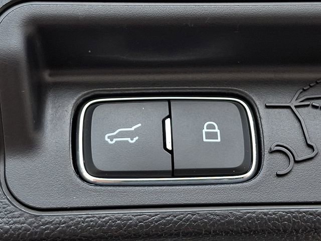 Used 2025 Ford Explorer ST-Line w/ ST-Line Street Pack AWD/4WD image 30