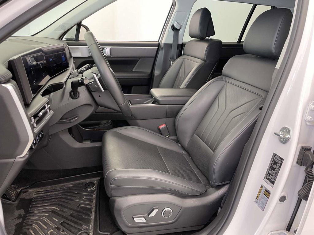 Used 2025 Hyundai Santa Fe SEL AWD/4WD image 12