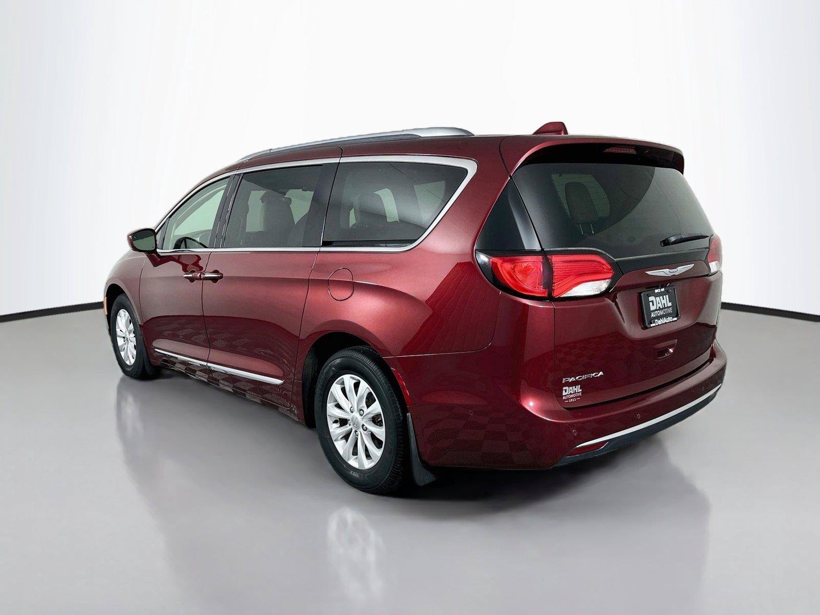 Used 2018 Chrysler Pacifica Touring-L w/ Advanced Safetytec Group FWD image 10