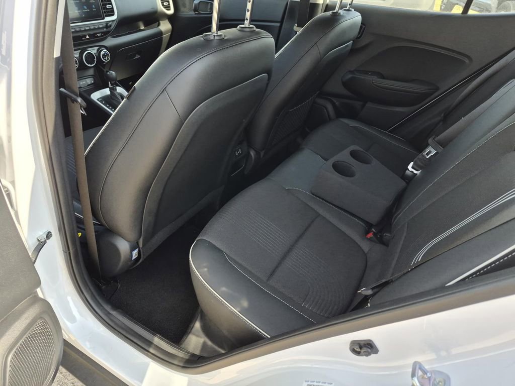 Used 2025 Hyundai Venue Limited image 11