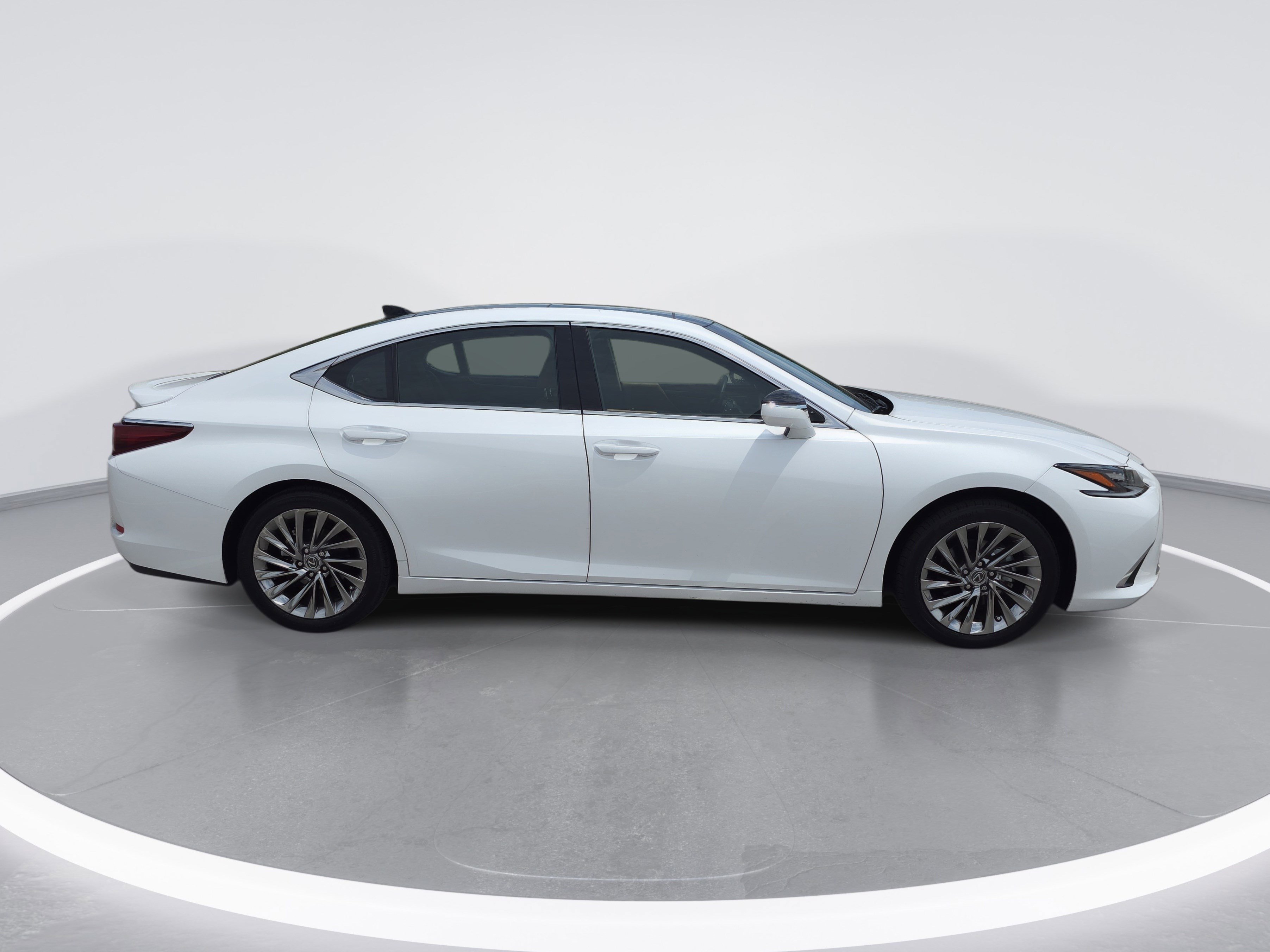 Used 2024 Lexus ES 350 Ultra Luxury w/ Accessory Package (Z2) FWD image 2
