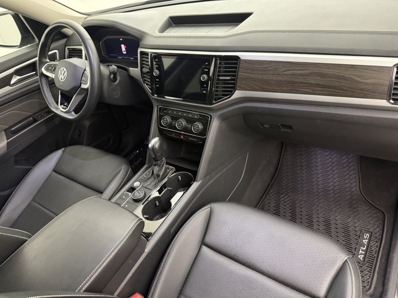Used 2023 Volkswagen Atlas SE AWD/4WD image 11